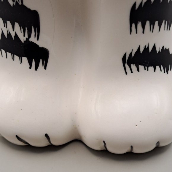 Coco Dowley Smiling Cat Cookie Jar Fish Bib Kerchief White Tabby Kitty 12" High - Picture 12 of 16